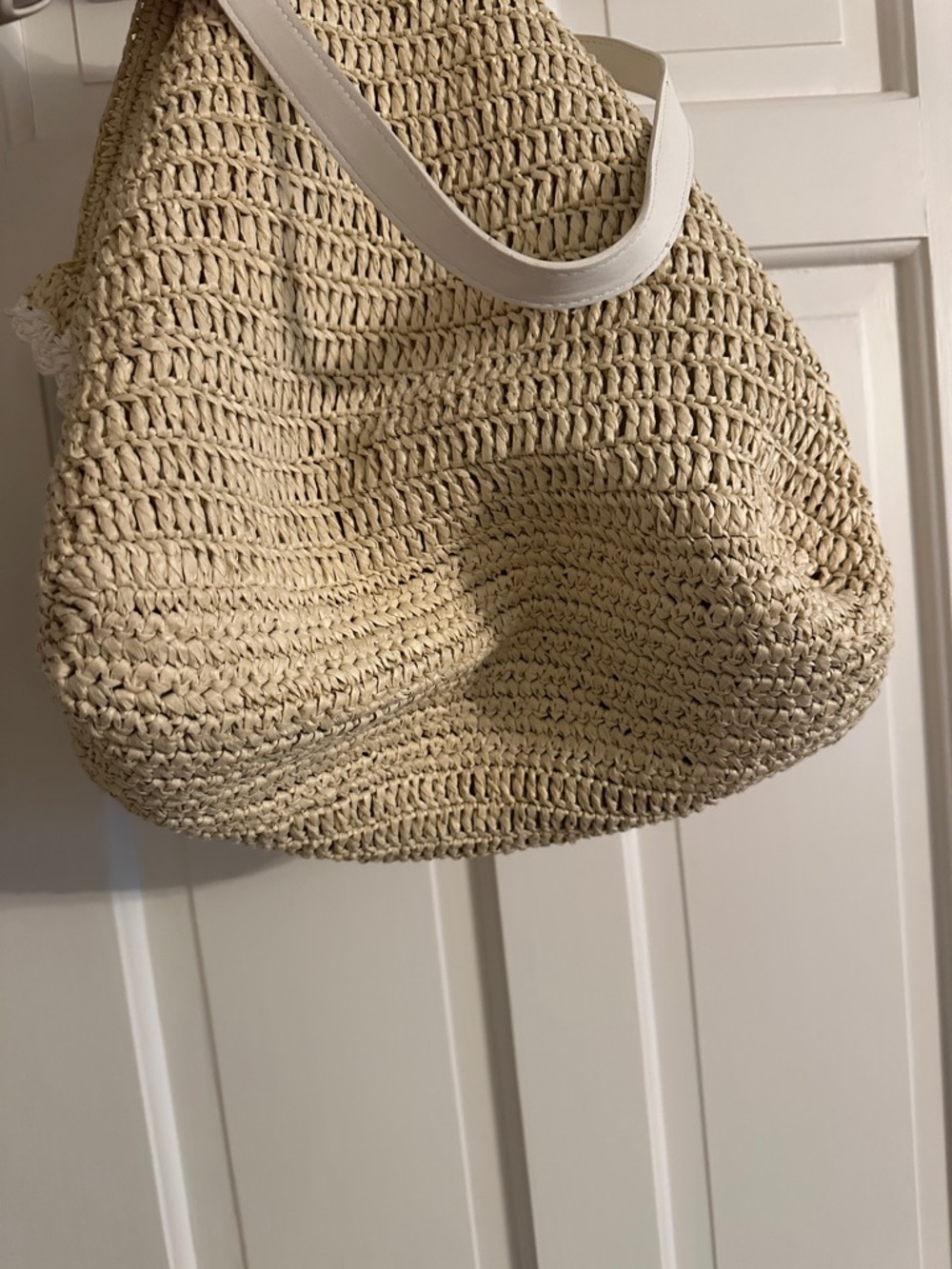 Neutral Ruffled Straw Tote Bag - Women - Picture 4 of 4